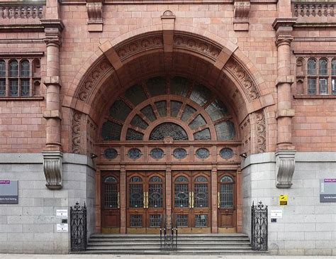 Architectural Features of Stephen Richards Building