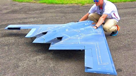 B-2 Spirit RC Stealth Bomber Assembly