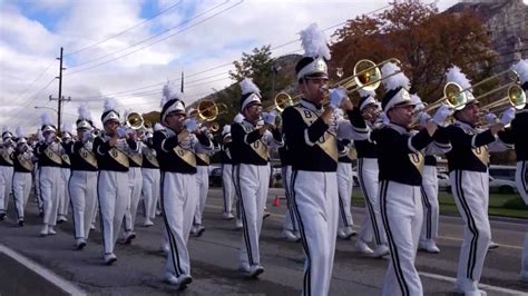 BYU Marching Band Entertaining