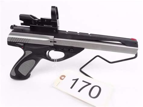 Beretta.22 pistol target shooting