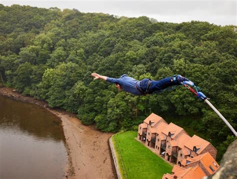 Bungee Jumper in Free Fall