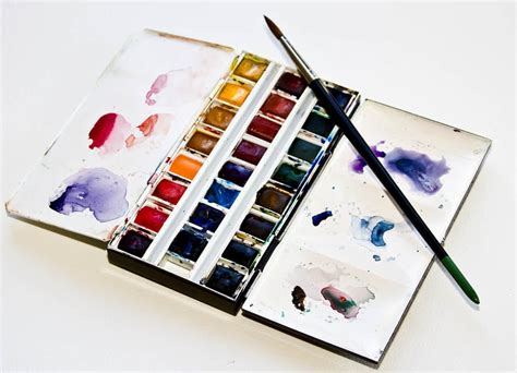 Caring for Brushes Windsor Newton Palette