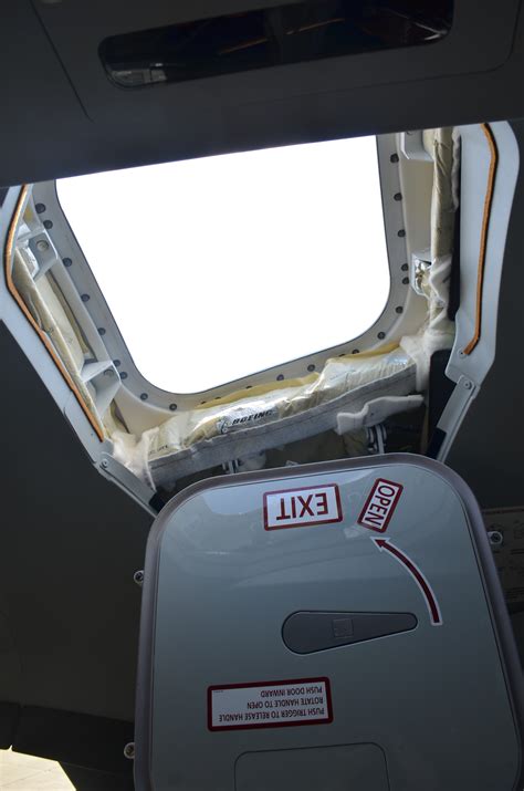 Cockpit Hatch for Safe Boating