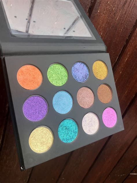 Different Types of Multichrome Eyeshadow Palettes