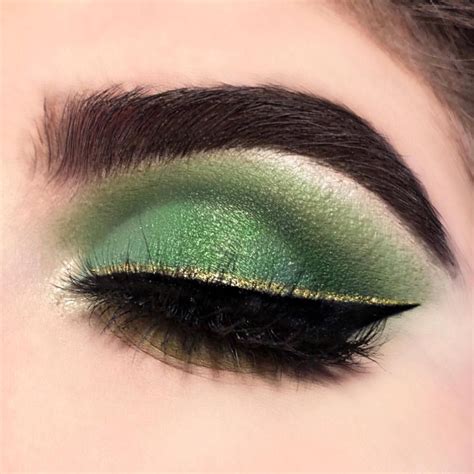 Emerald Green Eyeshadow