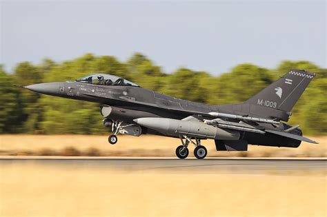 F-16 Argentina Image 1