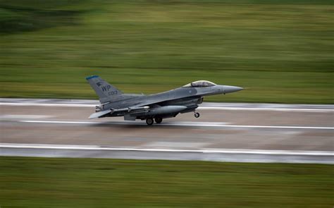 F-16 Runway