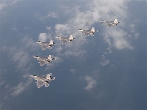 F-22 Raptor in formation