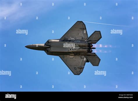 F-22 Raptor Low-Altitude High-Speed Pass