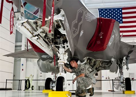 F-35 Lightning II maintenance