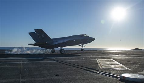 F-35c landing