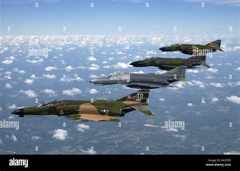 F-4 Phantom II formation