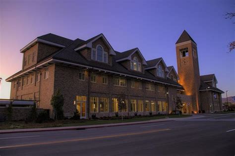 Features of the Hinckley Center