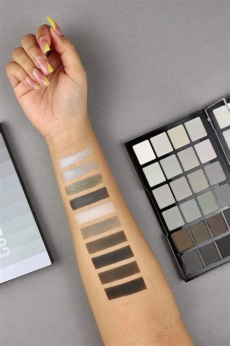 Gray Eyeshadow Palette 10