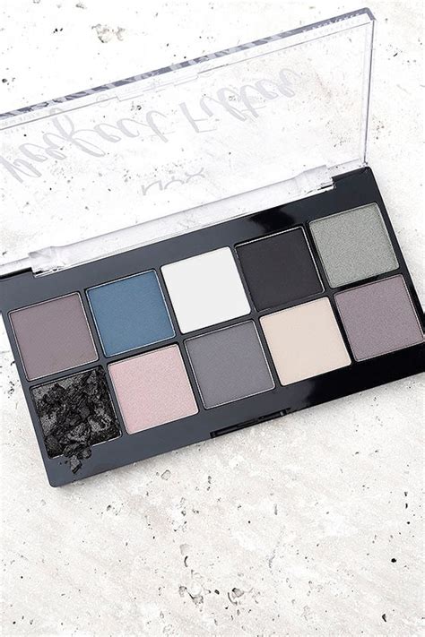 Gray Eyeshadow Palette 1