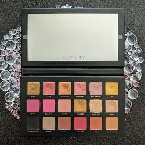 Huda Beauty Textured Rose Gold Palette Color Selection