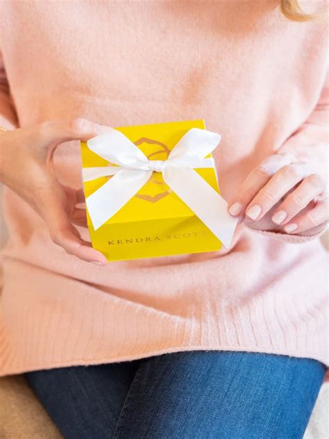 Kendra Scott Gift Wrapping