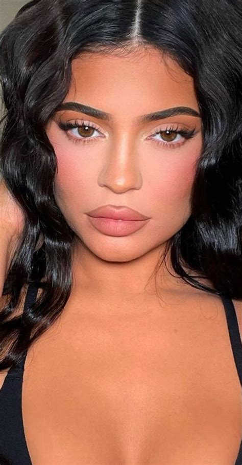 Kylie Jenner Makeup Look 2