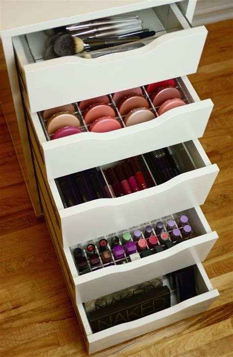 Makeup Palette Storage