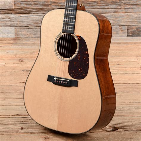 Martin D-18e Fingerboard