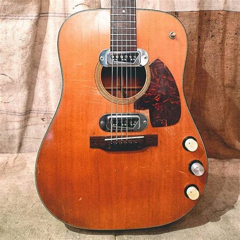 Martin D-18e Headstock