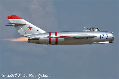 MiG-17 Fresco landing