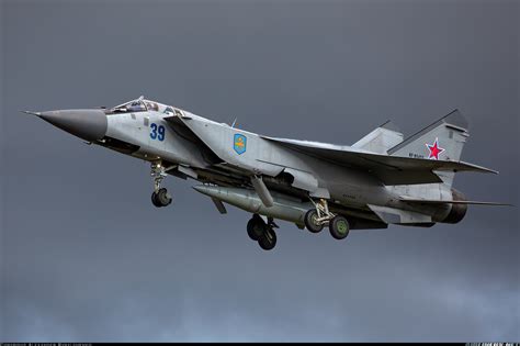 Mikoyan Gurevich MiG-31 landing