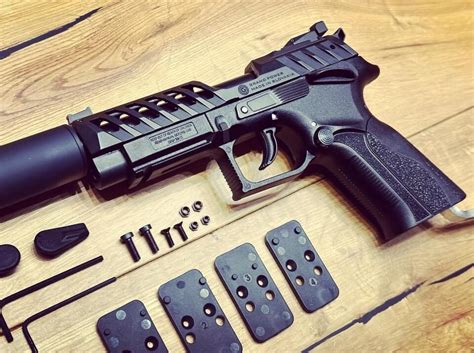 H&K Mk23 pistol