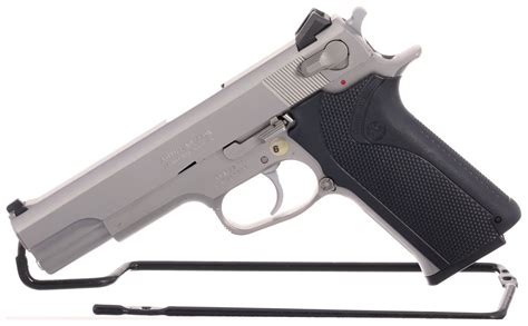 Smith & Wesson 1006 Pistol