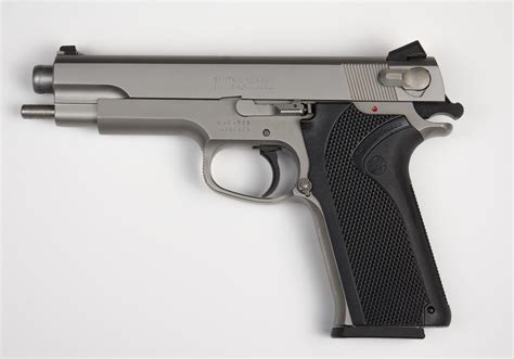 Smith & Wesson 1006 Pistol 1