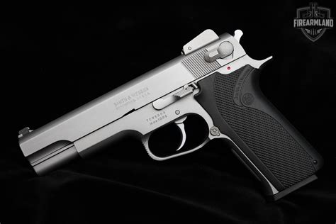 Smith & Wesson 1006 Pistol 3