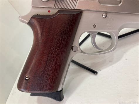 Smith & Wesson 3913 Grip