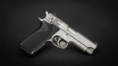 Smith & Wesson 4006 Design