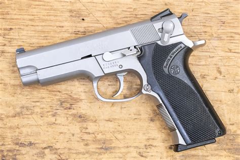 Smith & Wesson 4006 Image 3