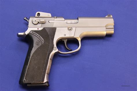 Smith & Wesson 4006 Image 9