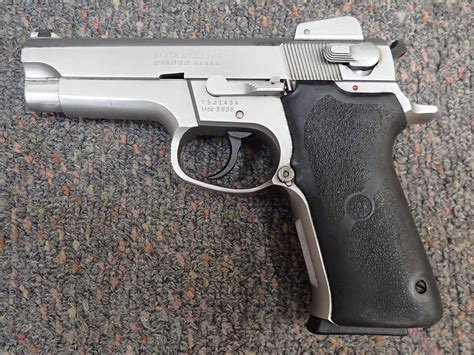 Smith & Wesson Model 5906 Pistol