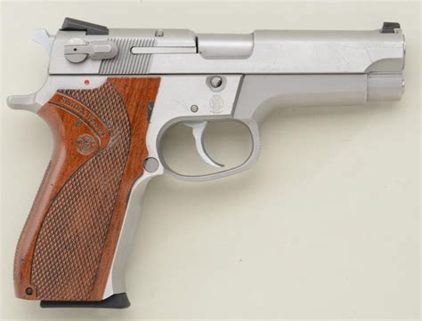 Smith & Wesson Model 5906 Features