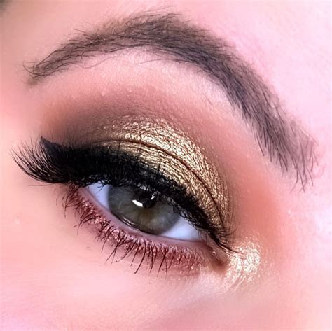 Soft Gold Eyeshadow Swatch