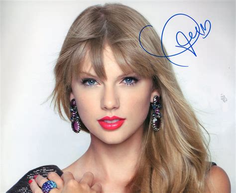 Taylor Swift Photo 8