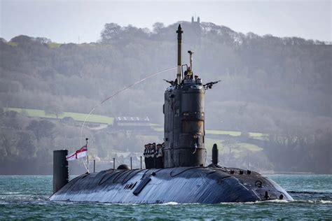 Trafalgar-Class-Submarines-Crew