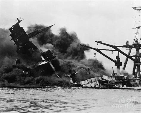 USS Arizona Sinking