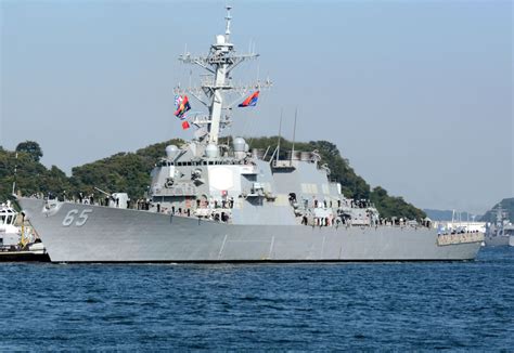 USS Benfold (DDG-65) in port