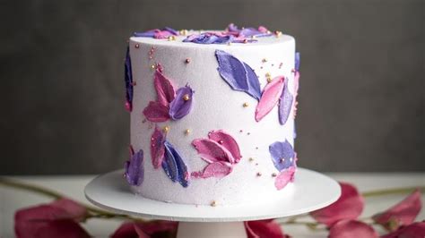 Using a Palette Cake Knife