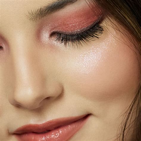 Using a Rose Gold Eyeshadow Palette