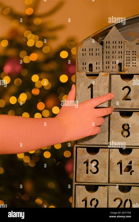 Description of Advent calendar traditions