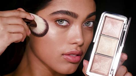 Applying Ambient Lighting Palette Blush