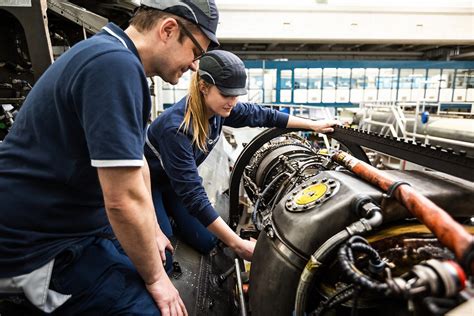 Aviation mechanic schools