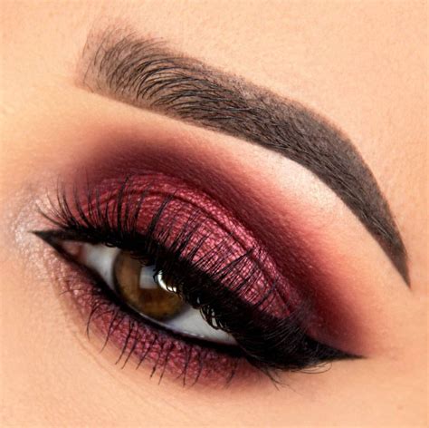 Benefits of Burgundy Eyeshadow