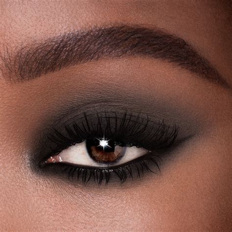 Black eyeshadow look