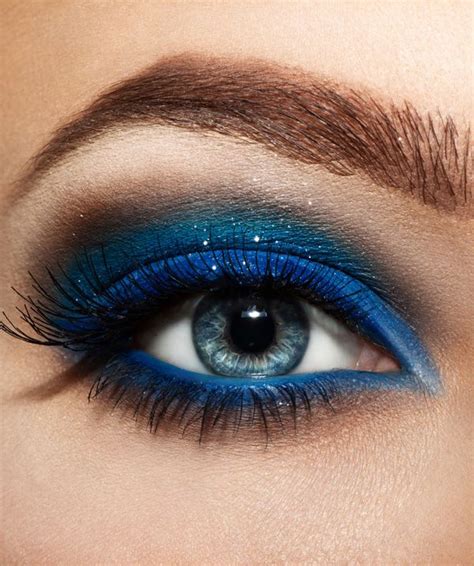 Soft, romantic look with blue eyes